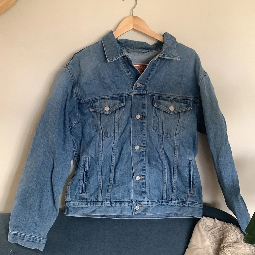 Vintage Levi’s jean jacket - Picture 4 of 7